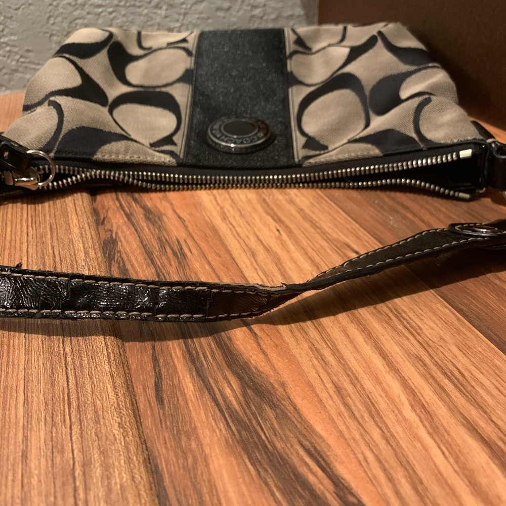 Coach - small purse. - Picture 9 of 9